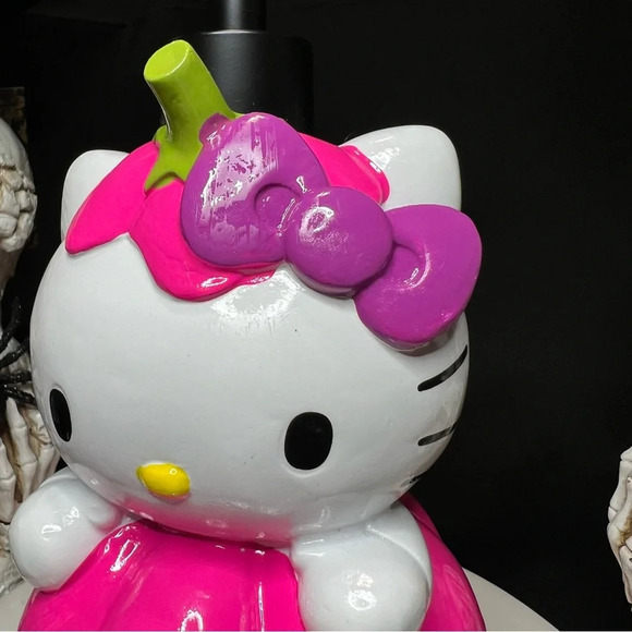 Sanrio Hello Kitty Halloween Hot Pink Pumpkin Jack O' Lantern Soap Dispenser - Picture 9 of 12
